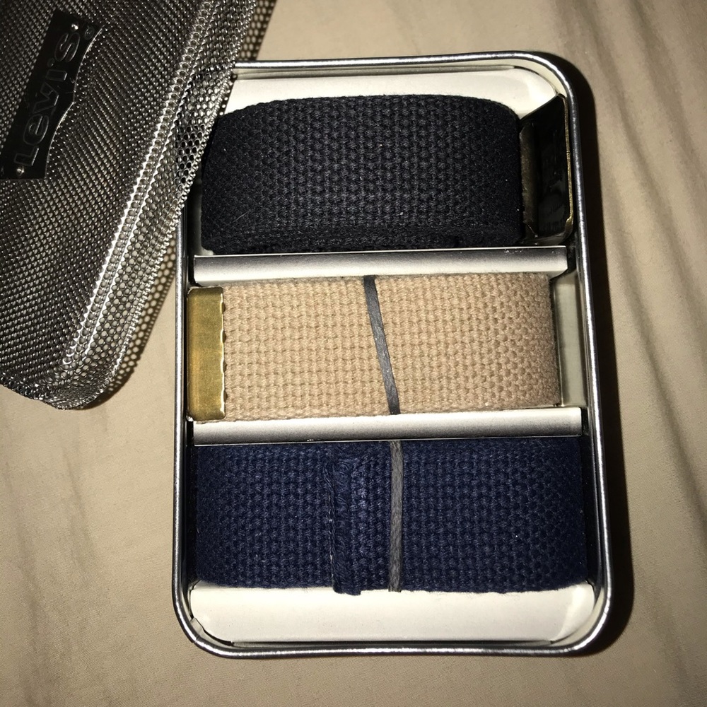 3 Levi Belts